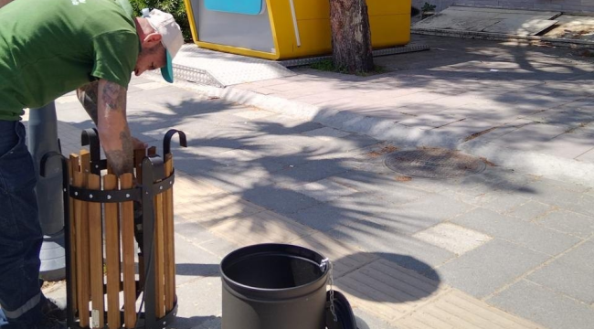Kırkağaç'ta caddelere çöp kovaları yerleştirildi