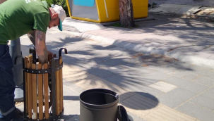 Kırkağaç'ta caddelere çöp kovaları yerleştirildi