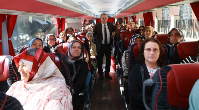 Manisa'lı kadınlar İzmir'i tanıma kültür turuna katıldı