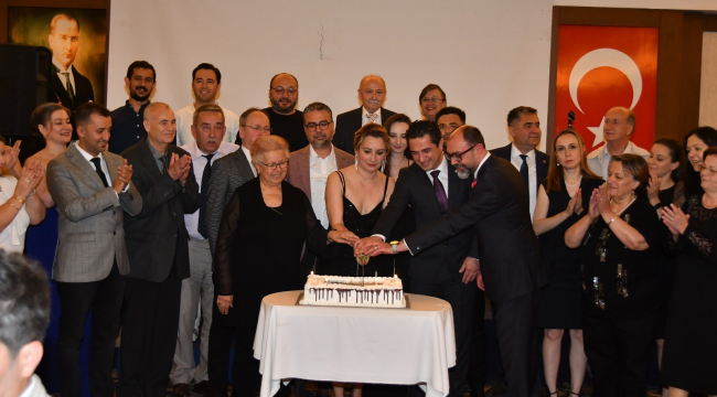 Meslekte 25-40 ve 50 yılını tamamlayan eczacılar plaketlerini aldı