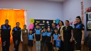 Müdür Aktaş ve eşi özel eğitim sınıfı öğrencilerini ziyaret etti