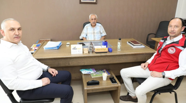 Müdür Öztürk'ten arı yetiştiricileri birliği başkanı Turgut'a hayırlı olsun ziyareti