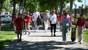 Öğrencilerden çevre temizliği