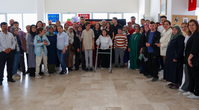 Özel öğrencilerin velilerine fiziksel sağlık ve beslenme semineri 