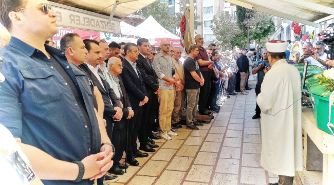 Özgür Özel Manisa'da cenaze törenine katıldı