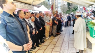 Özgür Özel Manisa'da cenaze törenine katıldı