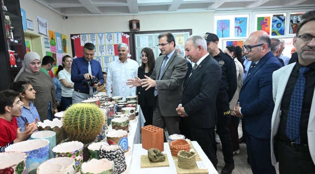 Salihli özel eğitim okulu öğrencilerinin hazırladığı sergi açıldı