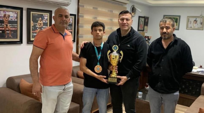 Uluslararası Kick boks dünya kupasında,Ali Atılgan dünya şampiyonu oldu