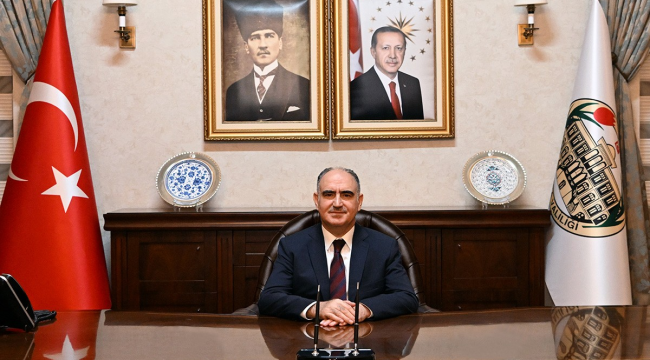 Vali Özkan vatandaşların19 mayıs Atatürk'ü anma, gençlik ve spor bayramı kutladı