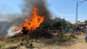 Akhisar yangını sürüyor:4 yerleşim yeri boşaltıldı