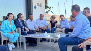 Bakan Kasapoğlu'ndan merhum başkan Zeyrek'in ailesine taziye ziyareti