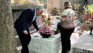 Başkan Kayalar,Paris'te Güney ve Kaya'nın mezarlarını ziyaret etti