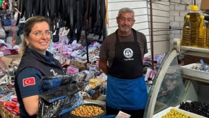 Belediye pazar esnafına önlük dağıttı