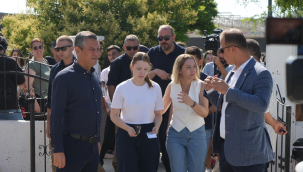 Birlikte yürüdüler