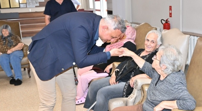 Büyükşehir yönetimi huzurevlerini ziyaret etti