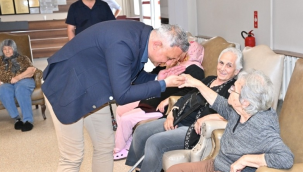 Büyükşehir yönetimi huzurevlerini ziyaret etti