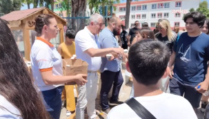 CHP'li belediyenin çocuklara dondurma dağıtması engellendi