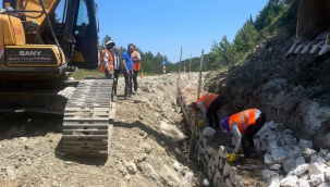 Demirci-Simav karayolunda istinat duvarları yapılıyor