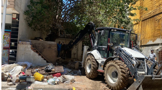 Evden 13 kamyon çöp çıktı