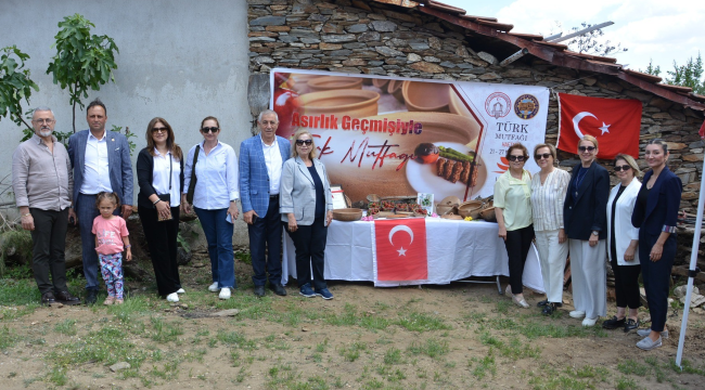 Gökeyüp'te kutlama