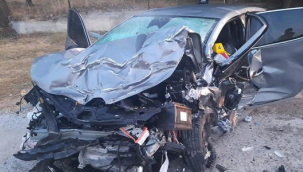 İzmir'de 3 aracın karıştığı kazada 5 kişi öldü 2 kişi de yaralandı