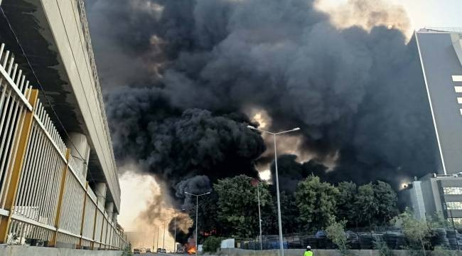 İzmir'de inşaat deposunda korkutan yangın