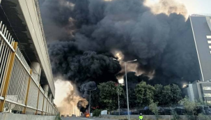 İzmir'de inşaat deposunda korkutan yangın