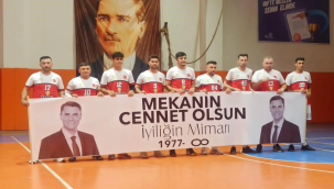 Maça duygulandıran pankartla çıktılar