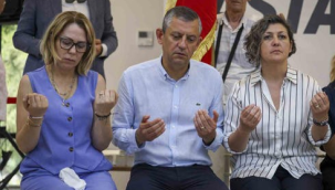 Özel, başkan Zeyrek için düzenlenen mevlide katıldı