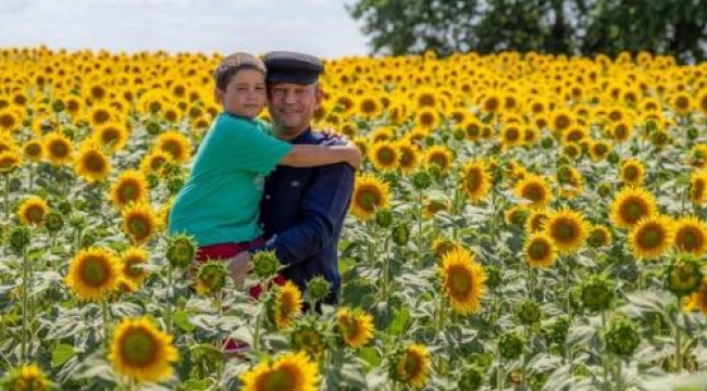 Özel buğday hasadına katıldı,üreticilerin sorunlarını dinledi