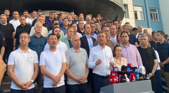 Özel, gözyaşlarını tutamadı