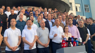 Özel, gözyaşlarını tutamadı