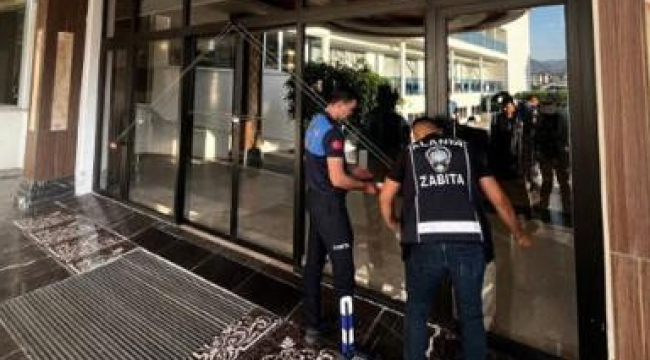 Ruhsatsız faliyet gösteren otel 112. kez mühürlendi