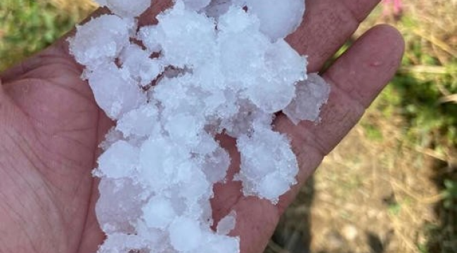 Sarıgöl'de etkili olan dolu ve fırtına korkuttu