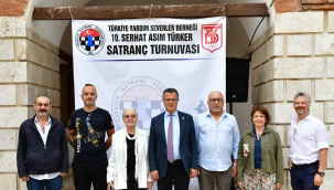 Satranç turnuvasında kazananlar belgelerini aldı