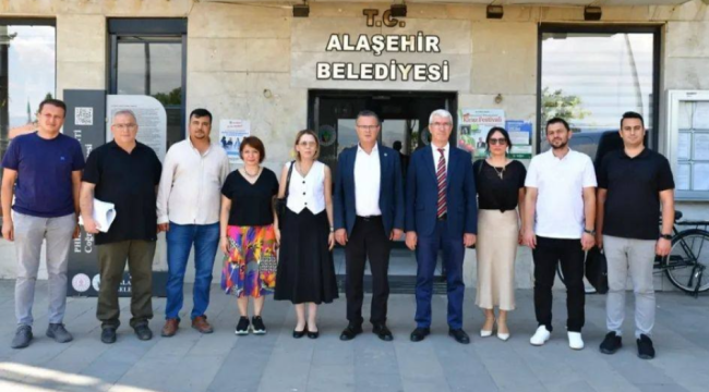 Sokak hayvanları komisyon üyeleri Alaşehir'de