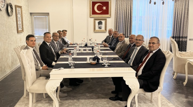 Vali Özkan görev yerleri değişenlere başarılar diledi