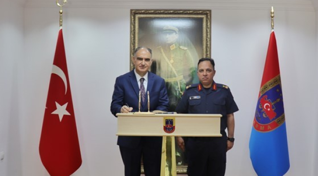 Vali Özkan il Jandarma komutanlığını ziyaret etti