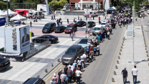 Vatandaşlar taziye kuyruğunda