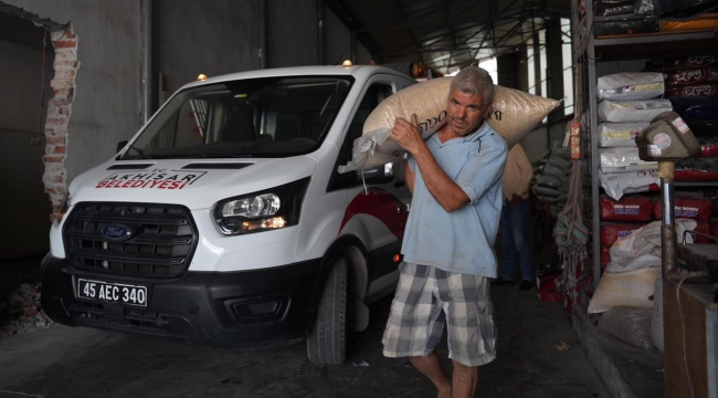 Yangından kaçırılan hayvanlar Akhisar hayvan pazarında