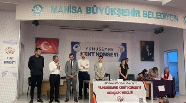 Yunusemre kent konseyi gençlik meclisi başkanlığını Baran Atacan kazandı