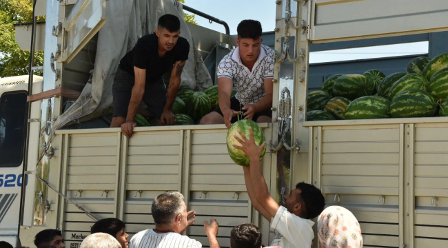 Zeyrek adına ücresiz dağıtılan 20 ton kapuz yarım saatte bitti
