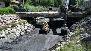 Atatürk kent parkında dere temizliği