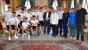 Başkan Balaban şampiyon takım oyuncularını kutladı