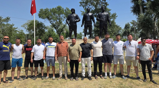 Başkan Dönmez Kırpınar'da yarışan Kula'lı güreşcilei yalnız bırakmadı