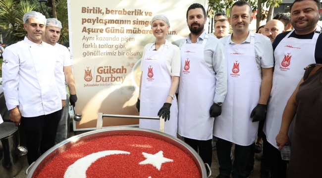 Başkan Gülşah Durbay aşure dağıttı