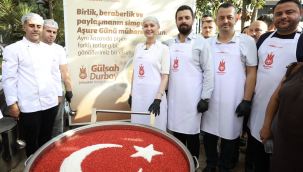 Başkan Gülşah Durbay aşure dağıttı