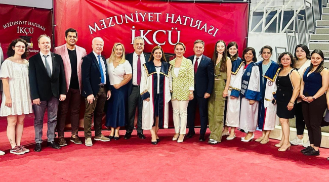 Başkan Mutlu İKÇÜ eczacılık fakültesinin mezuniyet törenine katıldı