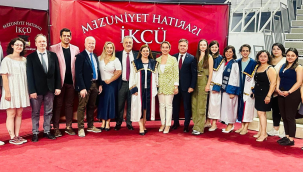 Başkan Mutlu İKÇÜ eczacılık fakültesinin mezuniyet törenine katıldı