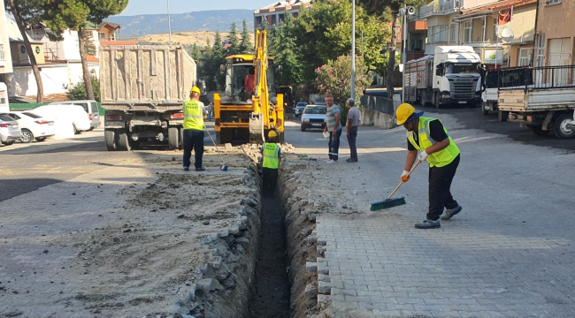 Demirci'de doğal gaz yeni ana hat döşeme çalışmalarına başlandı